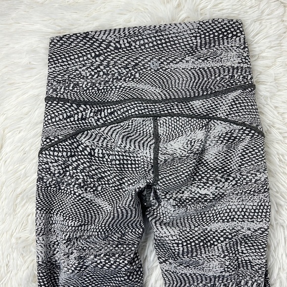 Lululemon In Movement Crop *Everlux 19" Swerve Vapor Metal Grey - Picture 6 of 6